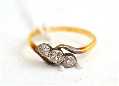 Lot 264 - A diamond three stone twist ring