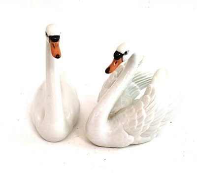 Lot 287 - Two Lladro swans - Graceful Swan and Swan with Wings Spread (with boxes)