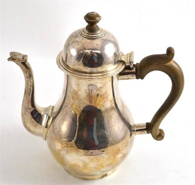 Lot 376 - A silver coffee pot, Heming & Co Ltd, London 1932