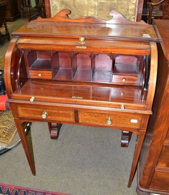 Lot 523 - An Edwardian mahogany cylinder top desk