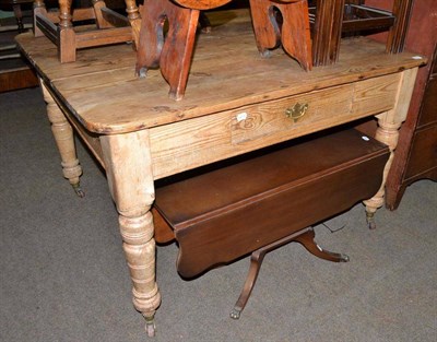 Lot 572 - Pine kitchen table