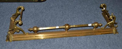 Lot 735 - A Victorian brass fender