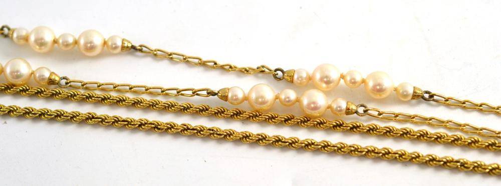 Lot 21 - A 9ct gold rope chain and a cultured pearl necklace