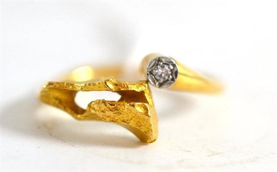 Lot 34 - An 18ct gold diamond 'art' ring