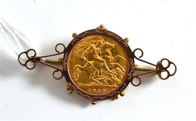 Lot 41 - A 1910 half sovereign bar brooch