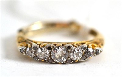 Lot 53 - Five stone diamond ring, further enhanced with diamond chips, in yellow gold
