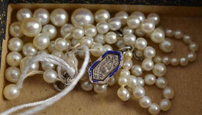 Lot 59 - A cultured pearl necklace (snapped), a strand of graduated cultured pearls to a lozenge shaped...