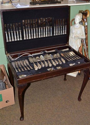 Lot 156 - Plated canteen of flatware