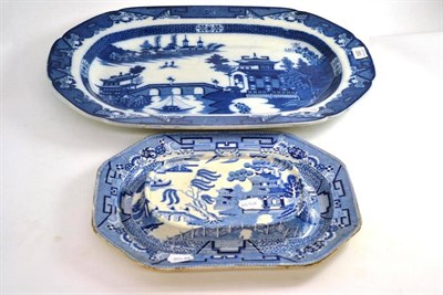 Lot 160 - A Leeds blue and white meat plate and a small tureen stand