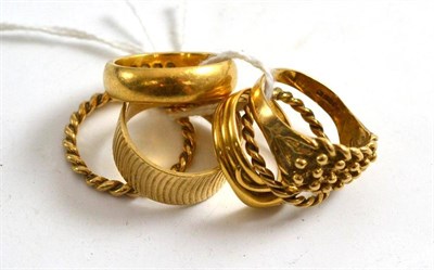 Lot 293 - Six assorted gold rings