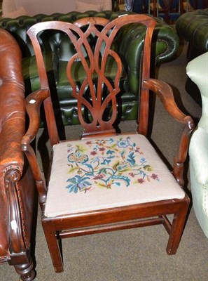 Lot 562 - George III carver chair