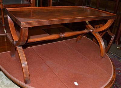 Lot 576 - A reproduction mahogany coffee table