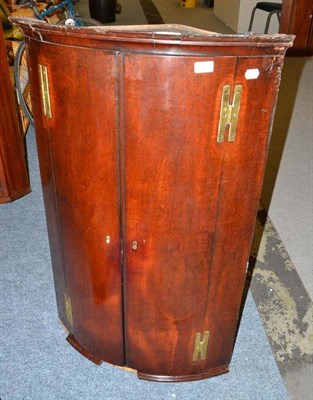 Lot 725 - A George III mahogany corner cupboard