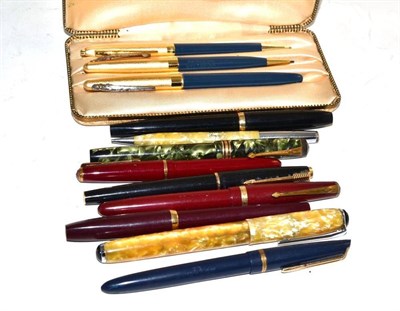 Lot 84 - A selection of twelve fountain pens and pencils including Sheaffer, Parker, Conway Stewart etc