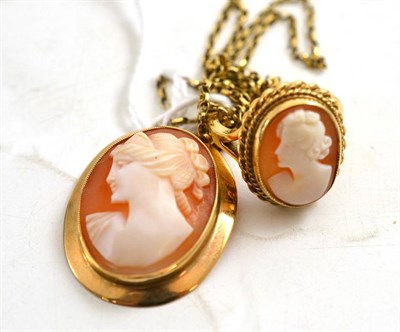 Lot 94 - A 9ct gold cameo ring and a 9ct gold cameo pendant on a belcher link chain