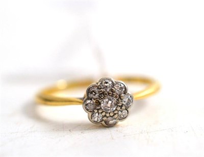 Lot 100 - A diamond cluster ring