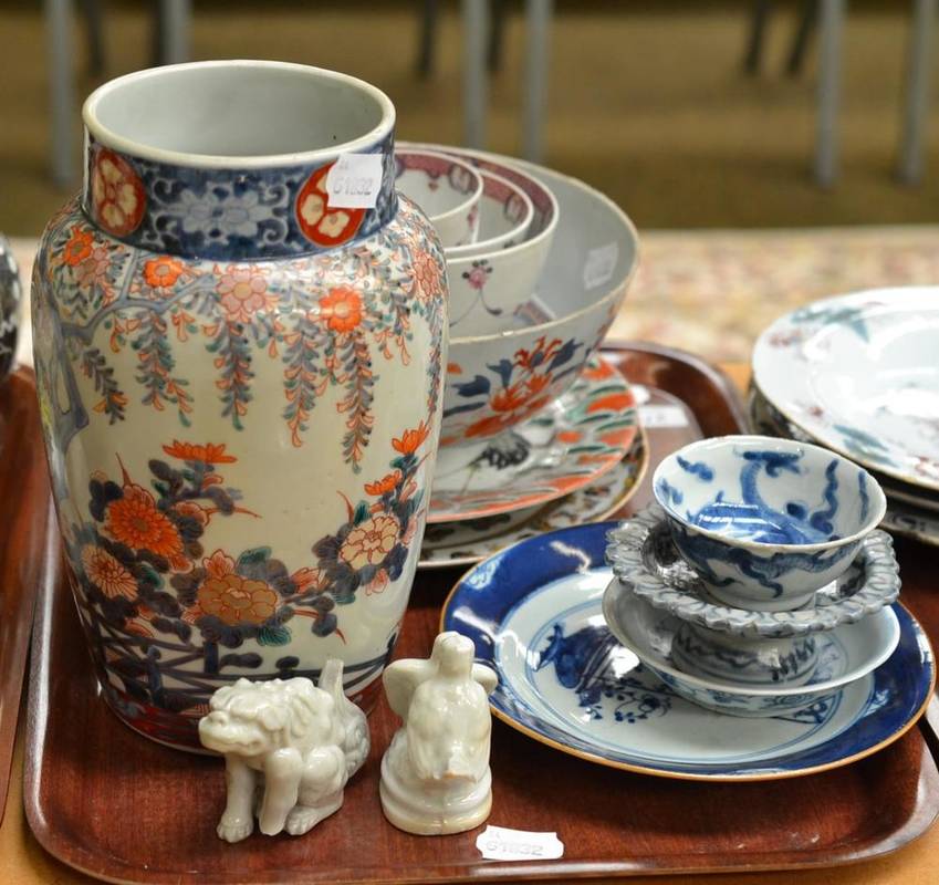 Lot 279 - A tray of Oriental porcelain including a Chinese Imari bowl, Japanese Imari vase, Cantonese...