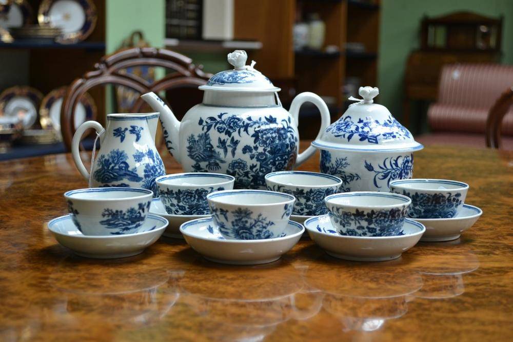 Lot 12 - A First Period Worcester Porcelain Tea Service, circa 1775, printed in underglaze blue with the...