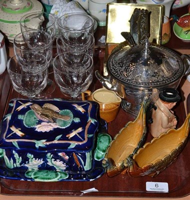 Lot 6 - Majolica ware butter dish, brassware and sundry (box and tray)