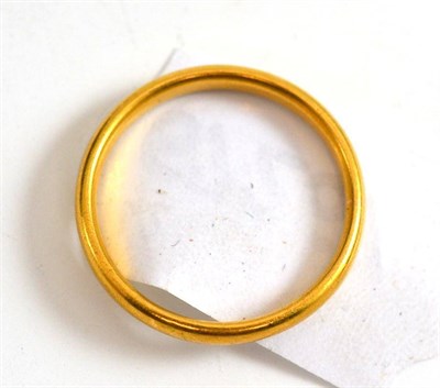 Lot 145 - A 22ct gold band ring
