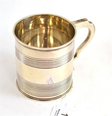 Lot 173 - A George III silver mug with two bands of fluted decoration, London 1811