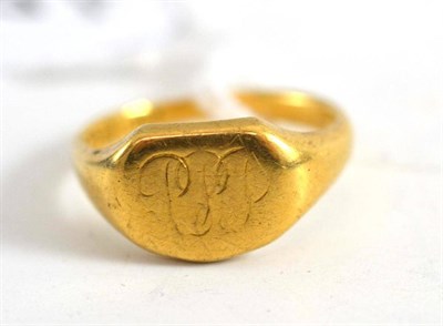 Lot 265 - An 18ct gold signet ring