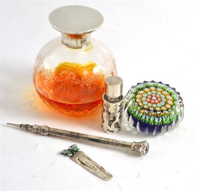 Lot 450 - Silver items including propelling pencil, bookmark and silver lidded perfume flask, together with a