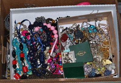 Lot 492 - Quantity of costume jewellery