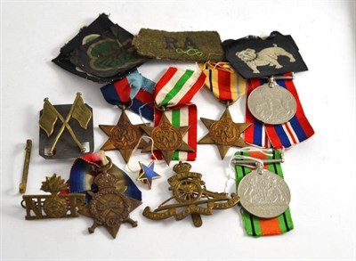 Lot 527 - A 1914-15 Star, awarded to 32492 GNR:F.BLAKEY, R.F.A., with a cap badge and cloth insignia; a...