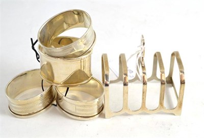 Lot 528 - A silver toast rack and four silver napkin rings