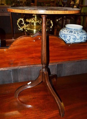 Lot 762 - An Edwardian tripod table