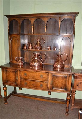 Lot 785 - An oak dresser and rack