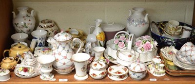Lot 70 - A shelf of assorted modern and decorative ceramics including Coalport, Wedgwood, Masons etc