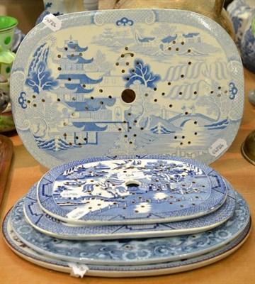 Lot 94 - Brameld blue and white pottery transfer printed drainer dish and four others