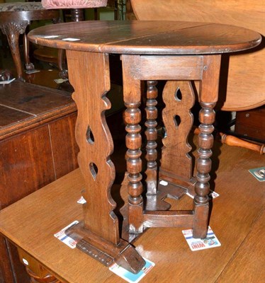 Lot 409 - Small oak gateleg table