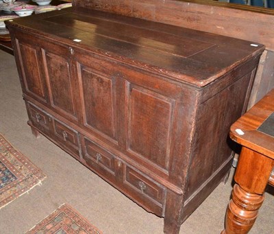 Lot 510 - 18th century oak chest
