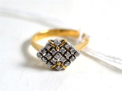Lot 19 - A diamond cluster ring