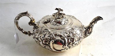 Lot 107 - Victorian silver teapot