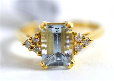 Lot 129 - An 18ct gold aquamarine and diamond ring
