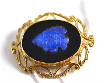 Lot 130 - A 9ct gold onyx and opal fish brooch