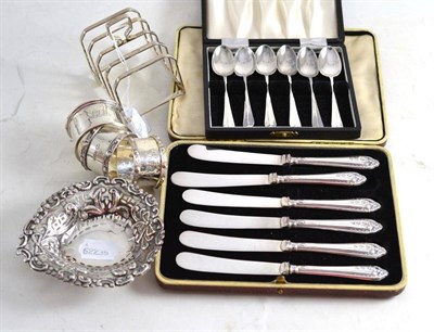 Lot 212 - Cased set of six silver handled tea knives, cased set of six silver teaspoons, silver toast...