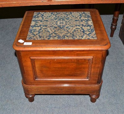 Lot 411 - Victorian commode