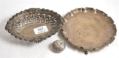 Lot 167 - A small silver waiter, a pierced bonbon dish and a pill box