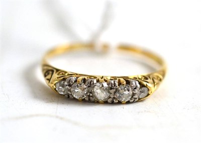 Lot 306 - A Victorian diamond five stone ring