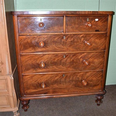 Lot 420 - Chest of drawers