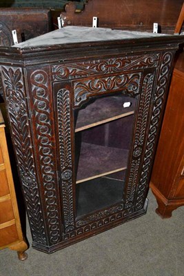 Lot 442 - Oak plate rack, oak corner cupboard and a small table