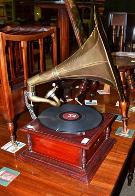 Lot 456 - Reproduction gramophone and horn