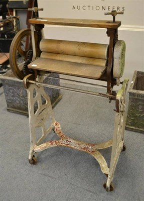 Lot 633 - Leda mangle