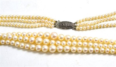 Lot 7 - String of pearls
