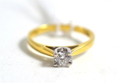 Lot 28 - An 18ct gold diamond solitaire ring